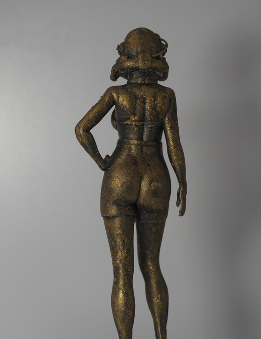 Paladin of steel Woman Statue