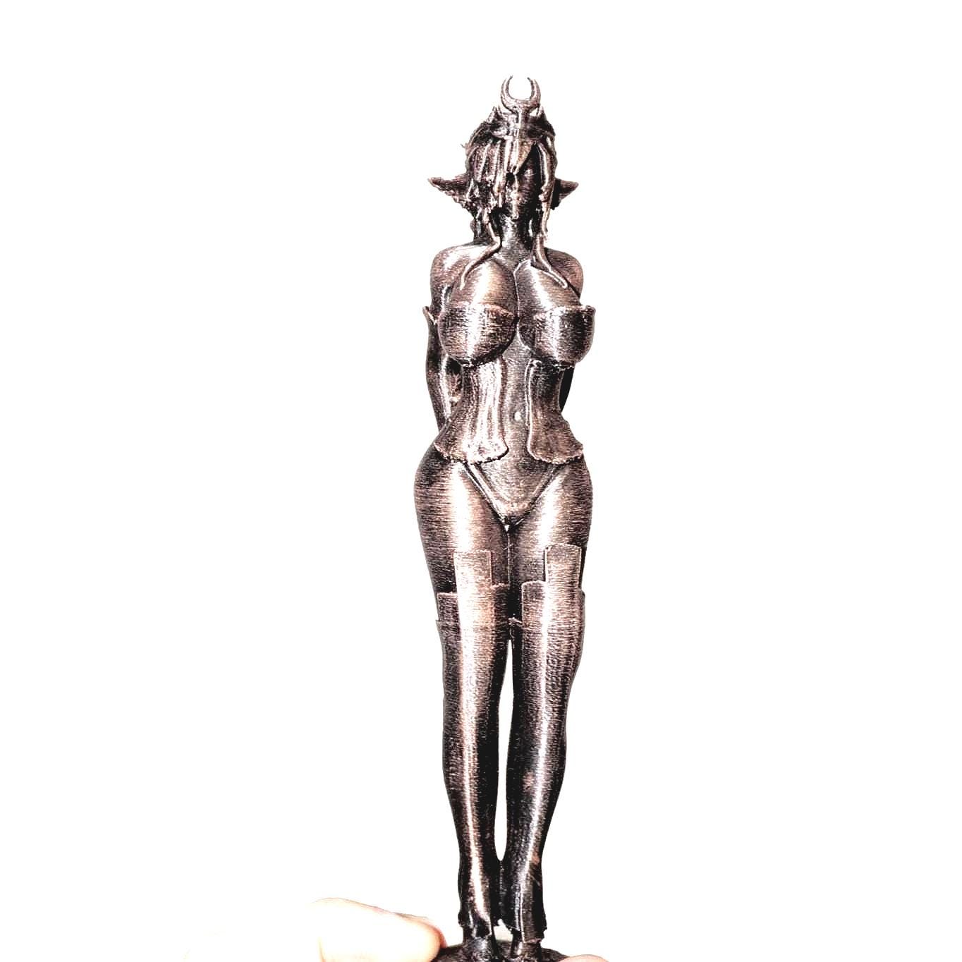 Olga Discordia –  Minimalist Figurine