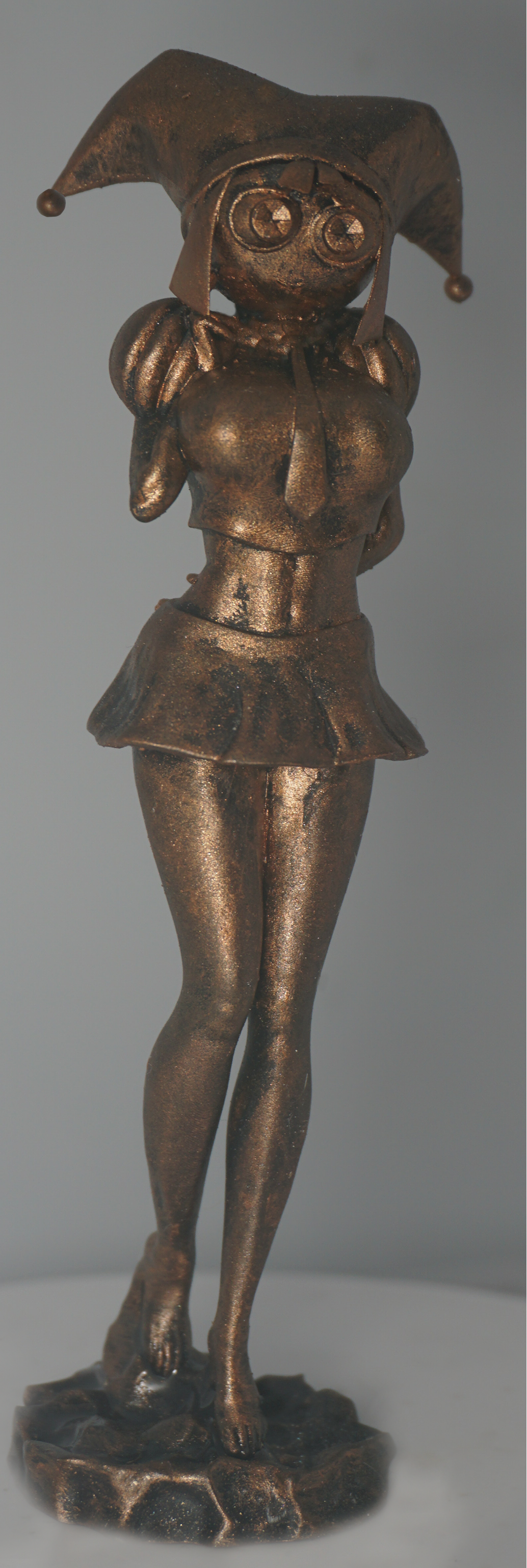 Pomni Stretchy Clown Pomma Statue