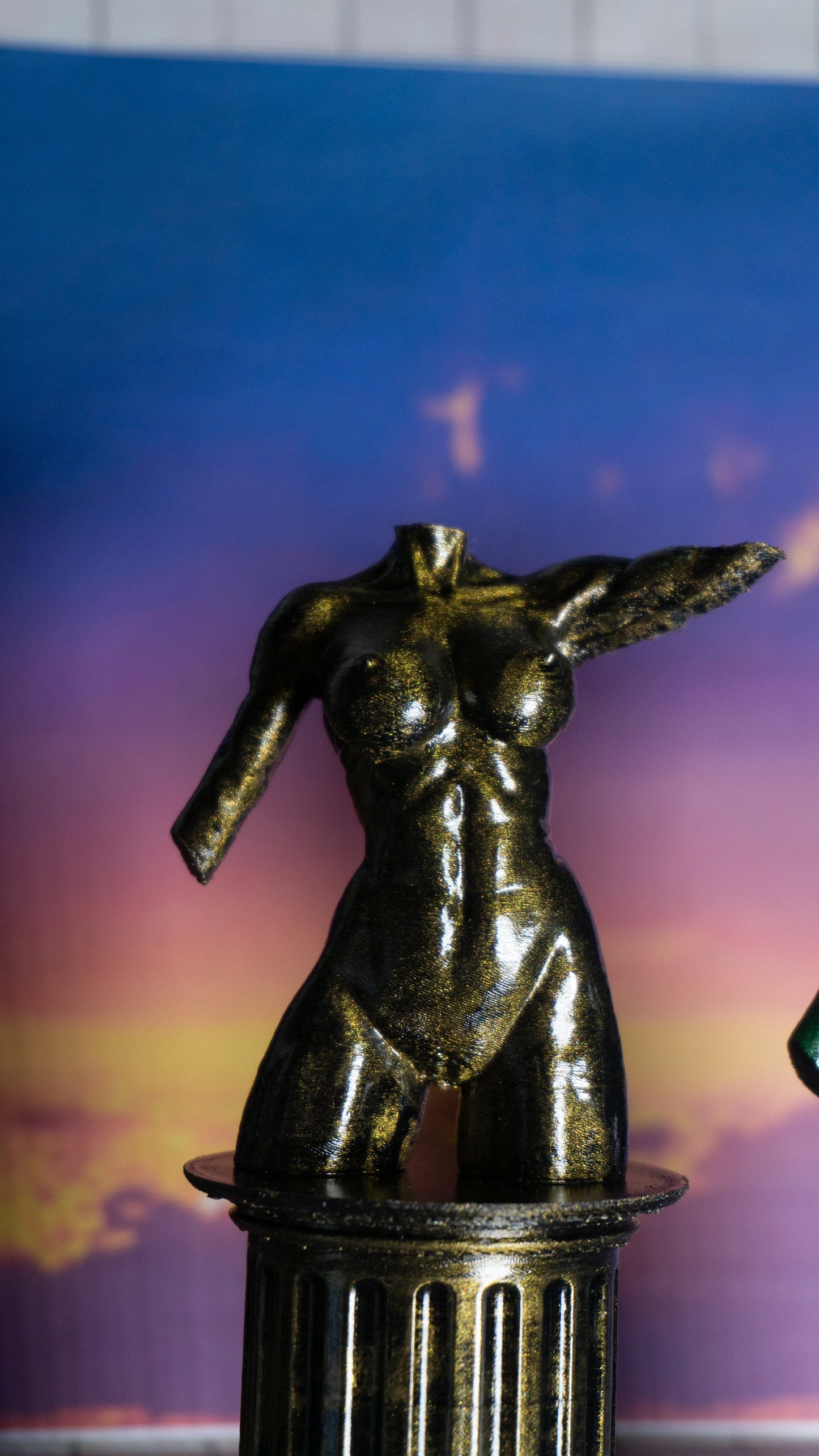 Female, bravery - Sculpture